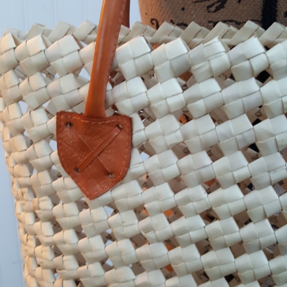 Cane tote with leather straps - Picture 2 of 7
